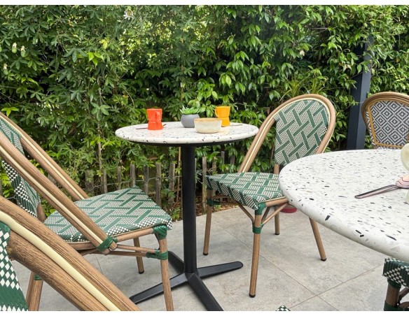 Table ronde de jardin blanche en acier noir et plateau Terrazo -  BISTRO