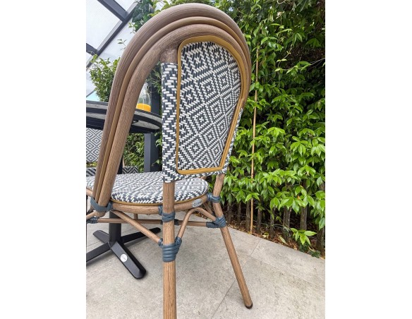 Ensemble de jardin table RONDE HPL effet marbré + 2 fauteuils bleu - BISTRO
