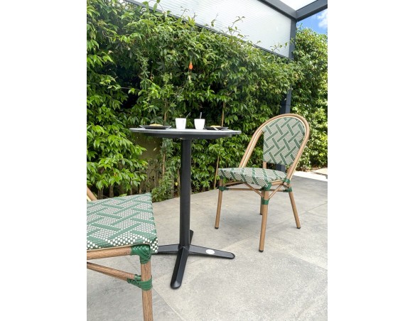 Lot composé d'une table de jardin BISTRO-TB60-HPL-MB et de 2 fauteuils BISTRO-FT-TEX-VERT empilables