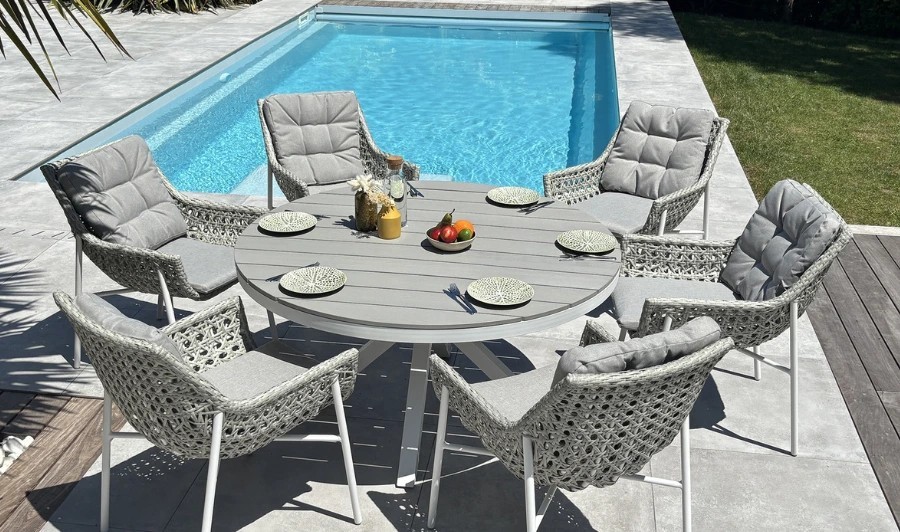 Ensemble de repas composé d'une table ronde et de 6 fauteuils de jardin EAN 3700917637067 Ensemble de repas composé d'une table ronde et de 6 fauteuils de jardin EAN 3700917637067