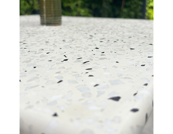 Table carrée de jardin BISTRO (70x70 cm) en acier noir et plateau terrazzo - BLANC