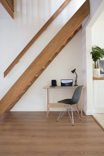 bureau sous escalier