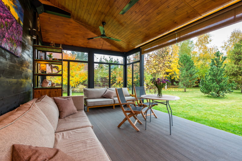 salon salle a manger dans veranda