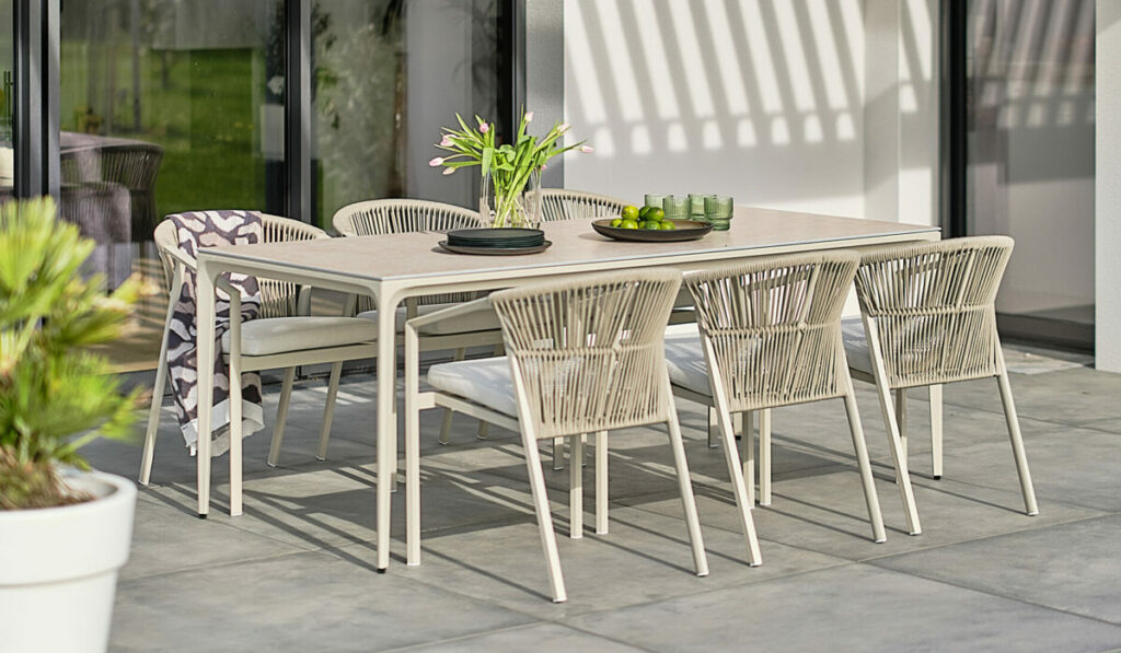 quel salon de jardin peut rester dehors toute l'année