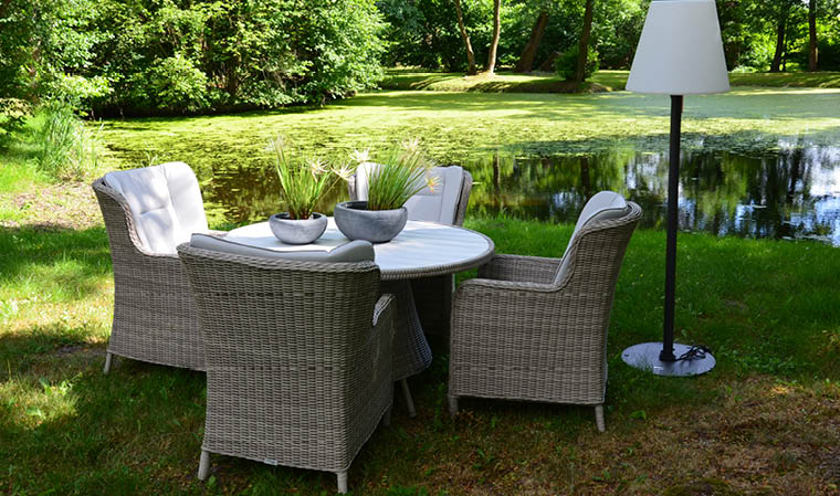 Salon de jardin en résine tressée grise haut de gamme